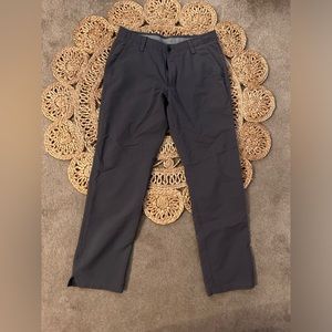 Under Armour Men's Loose Athletic Pant in Grey Size 34 waist and length 32